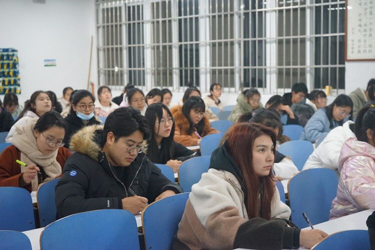 加勒逼
顺利举行新生团章考试2.jpg